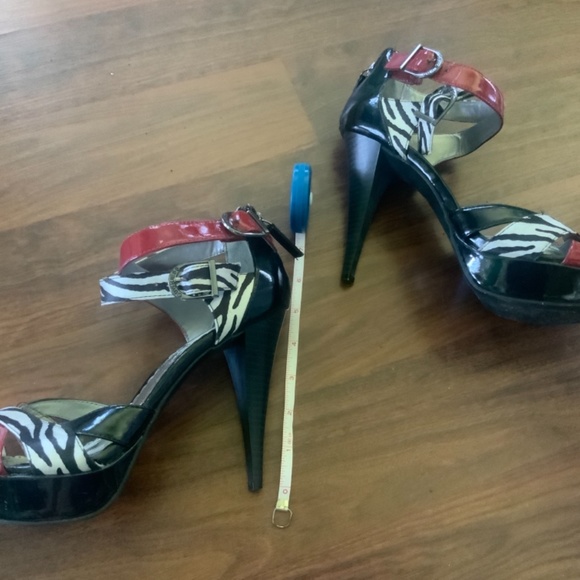Guess high heels sandals - Picture 4 of 4